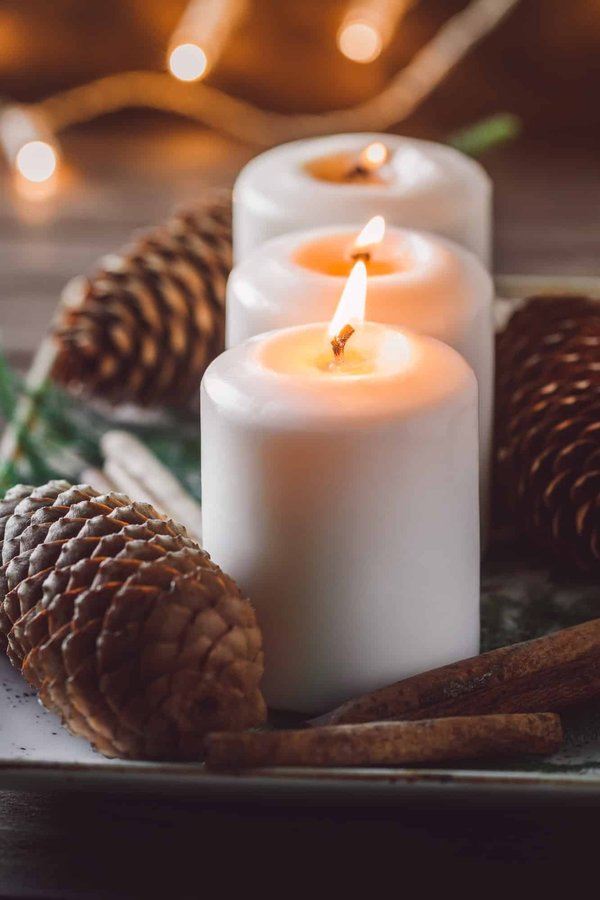 Quelles astuces pour créer un coin lecture chaleureux sous un escalier ?