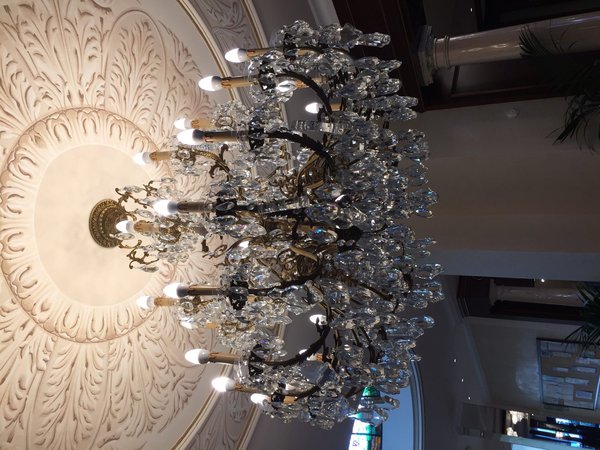 Lustre pour salon moderne : illuminez votre espace avec élégance